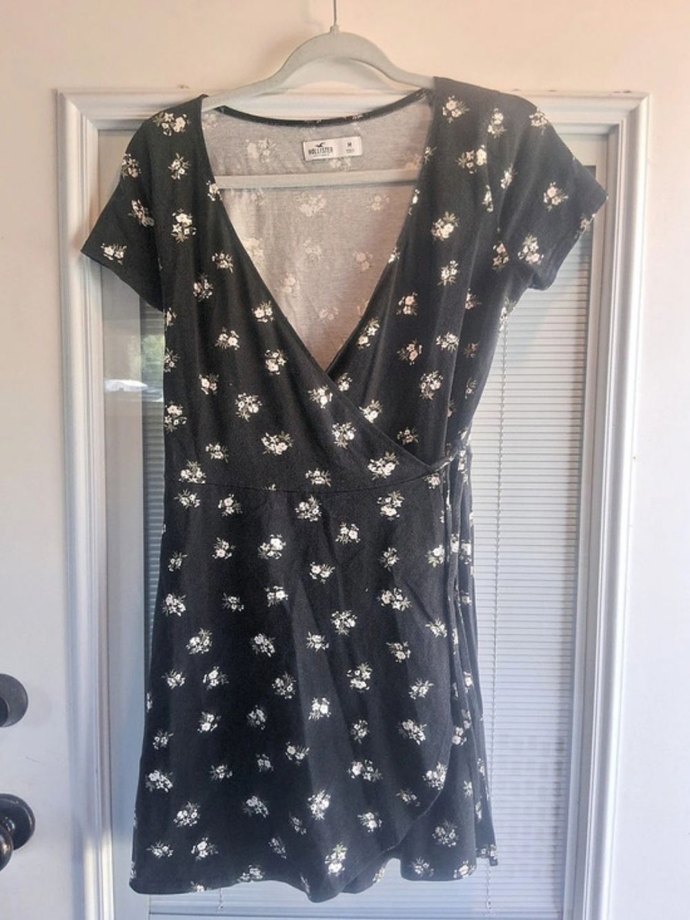 Hollister Short-Sleeve Wrap Mini Dress Black & White Medium